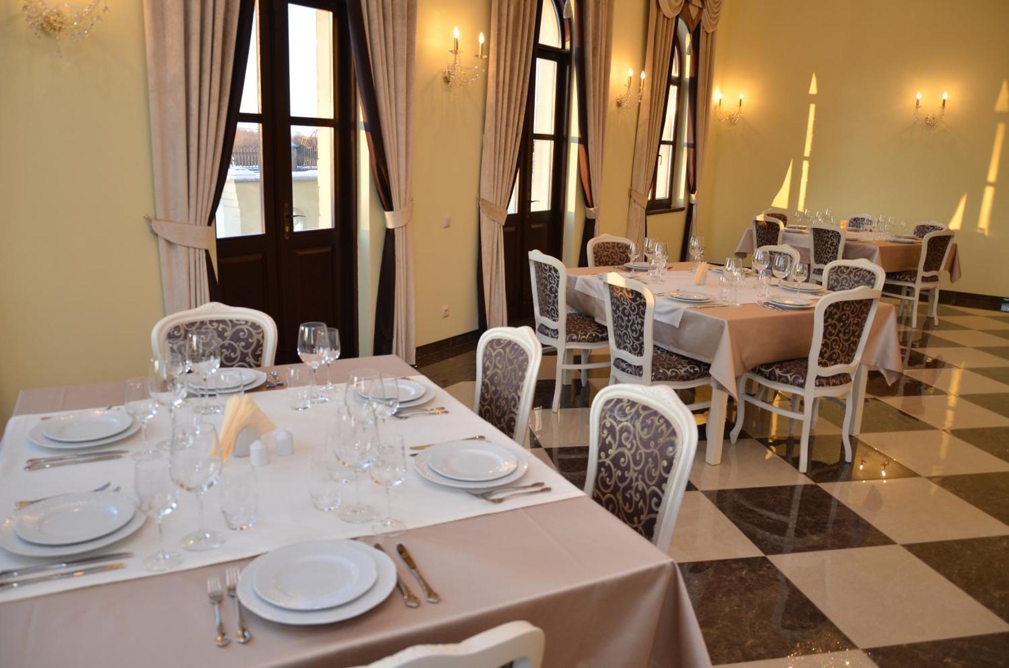 Chateau Royal Hotel Berezovka  ภายนอก รูปภาพ