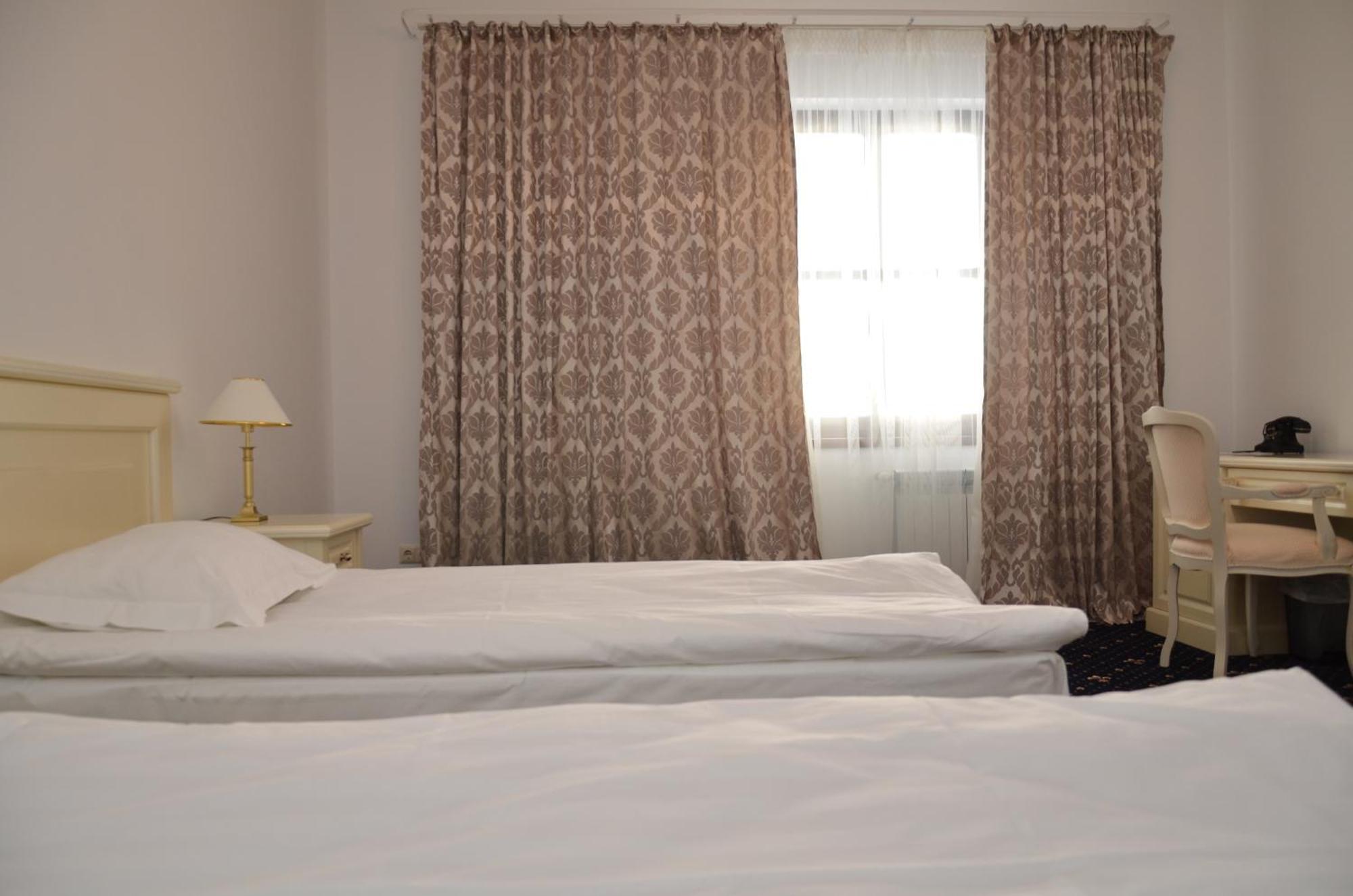 Chateau Royal Hotel Berezovka  ภายนอก รูปภาพ