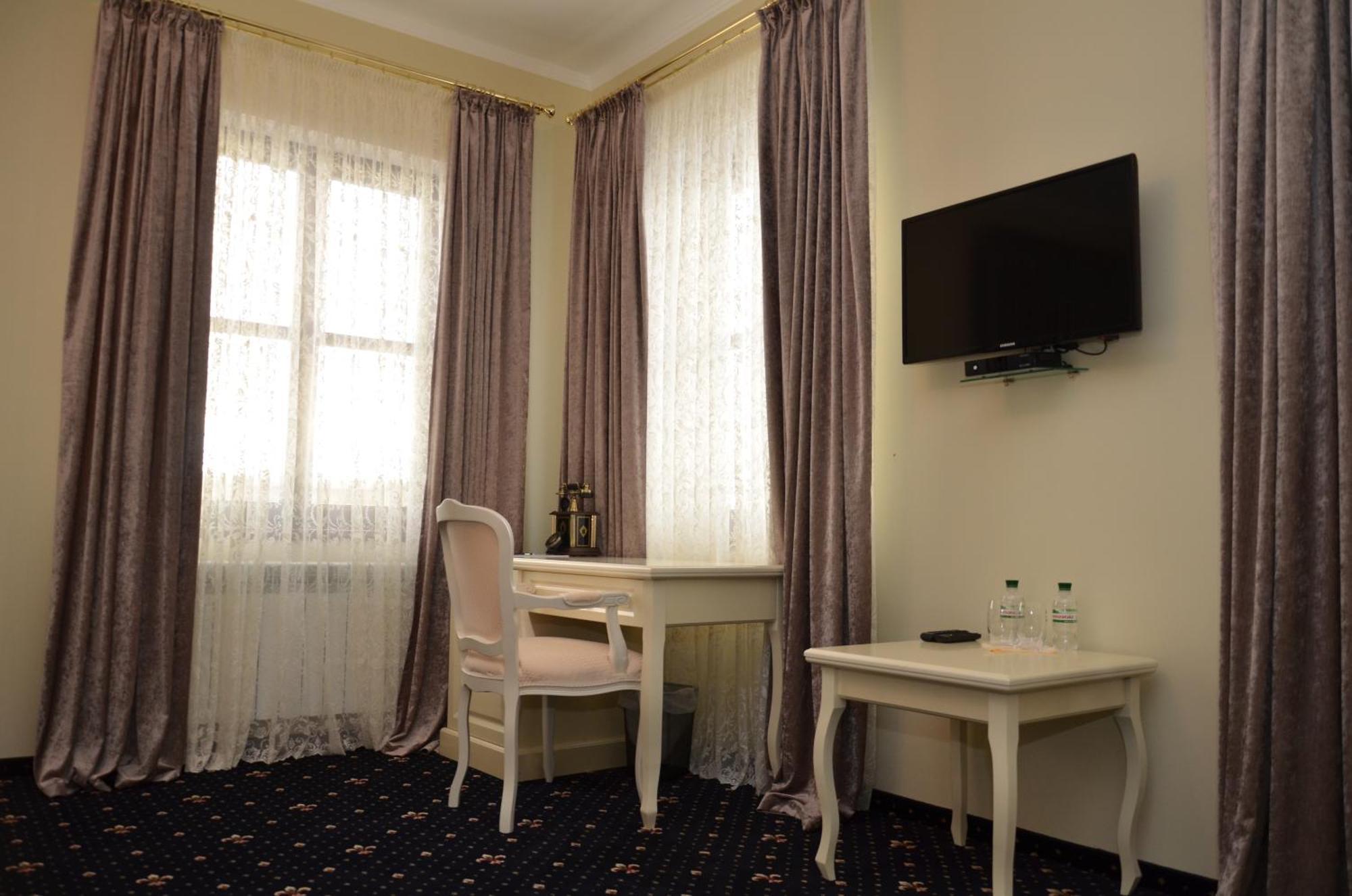 Chateau Royal Hotel Berezovka  ภายนอก รูปภาพ