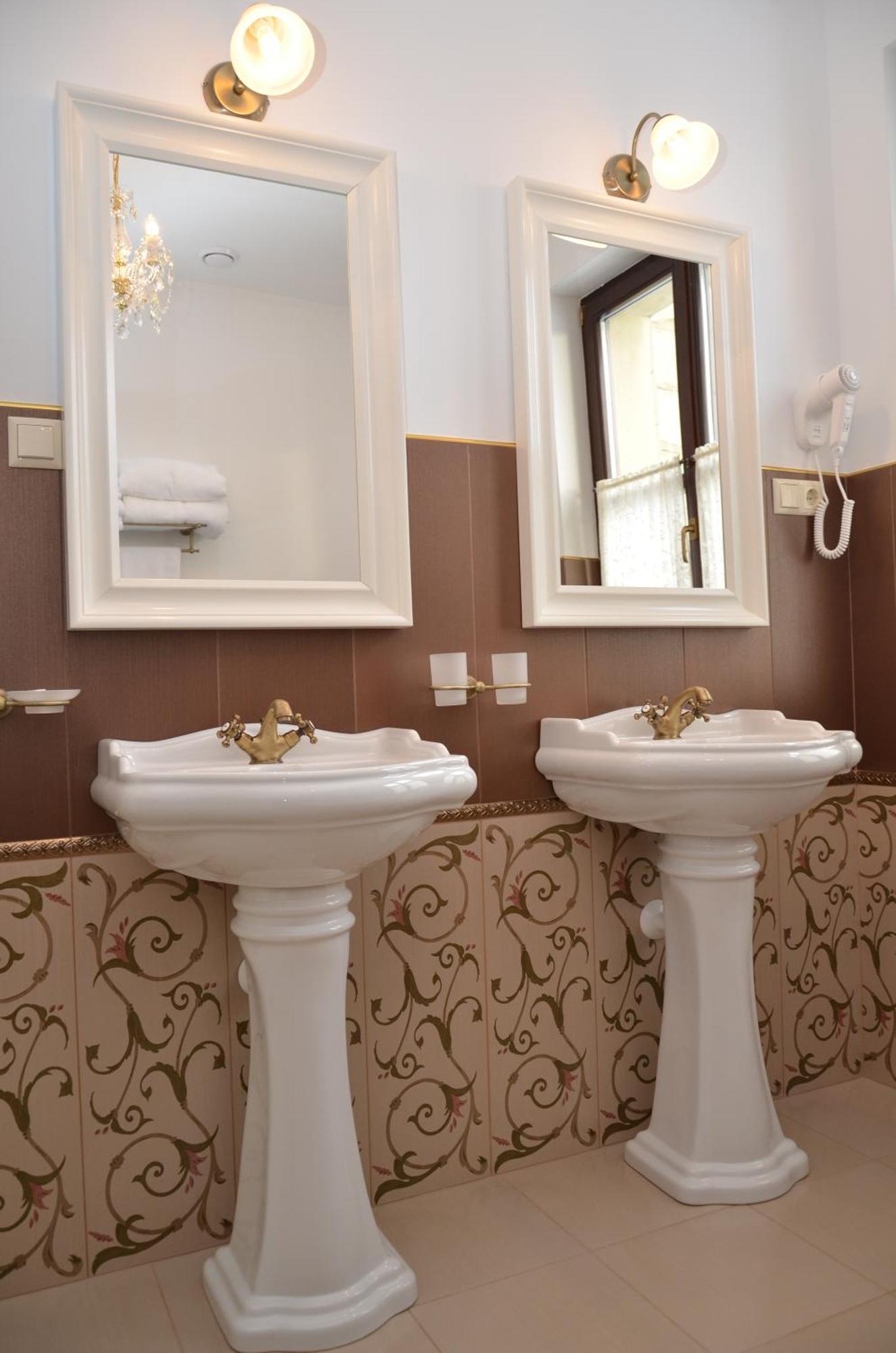 Chateau Royal Hotel Berezovka  ภายนอก รูปภาพ
